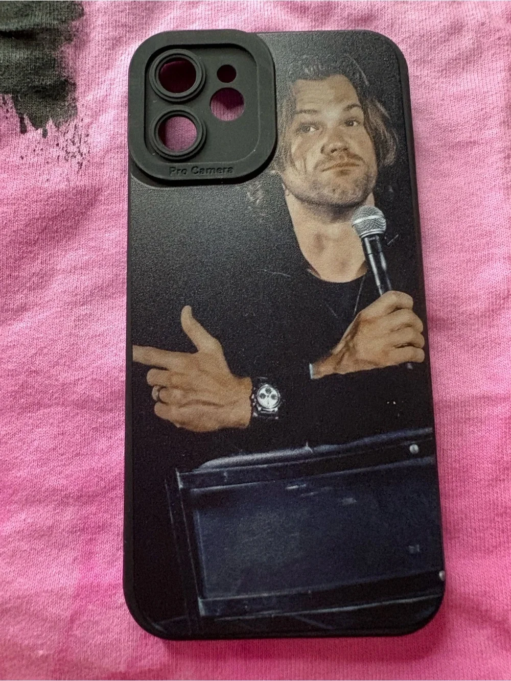4 random Iphone 16 mini cases